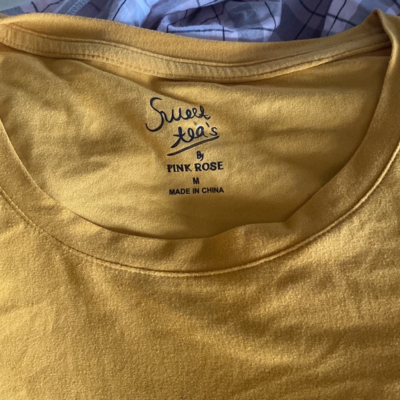 Yellow, loose fitting shirt - Picture 3 of 3